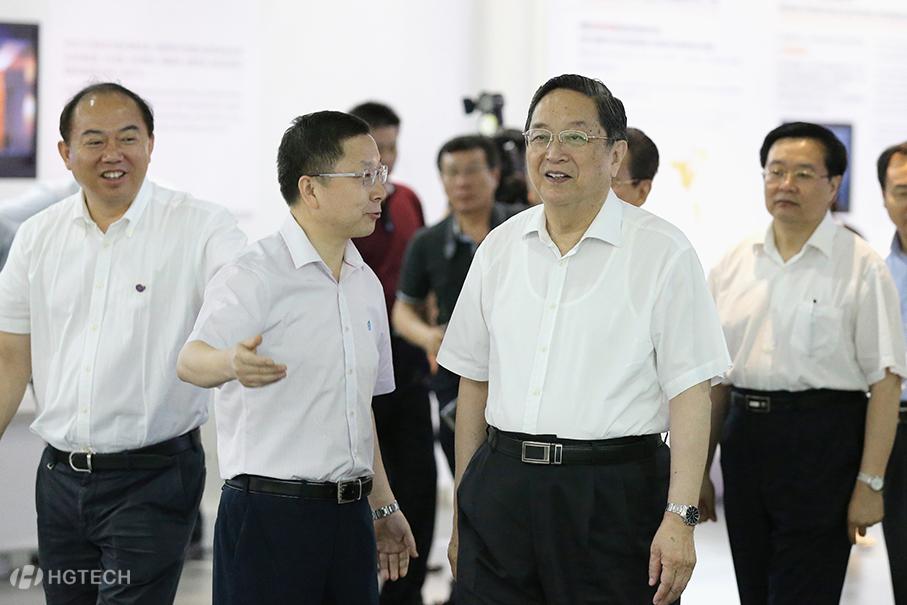 3、2014年06月07日天下政协主席俞正声视察腾博会官网科技 .jpg